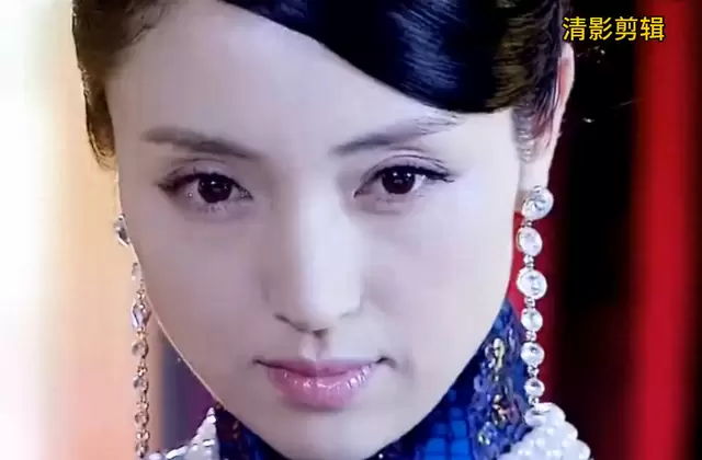 《烽火魔术师》片段中女子以长剑穿喉术刺杀日军大佐 情报图