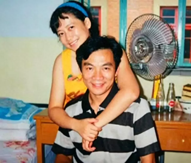 左大玢与肖高适金婚合影曝光，80年代伉俪携手跨入钻石婚倒计时 情报图